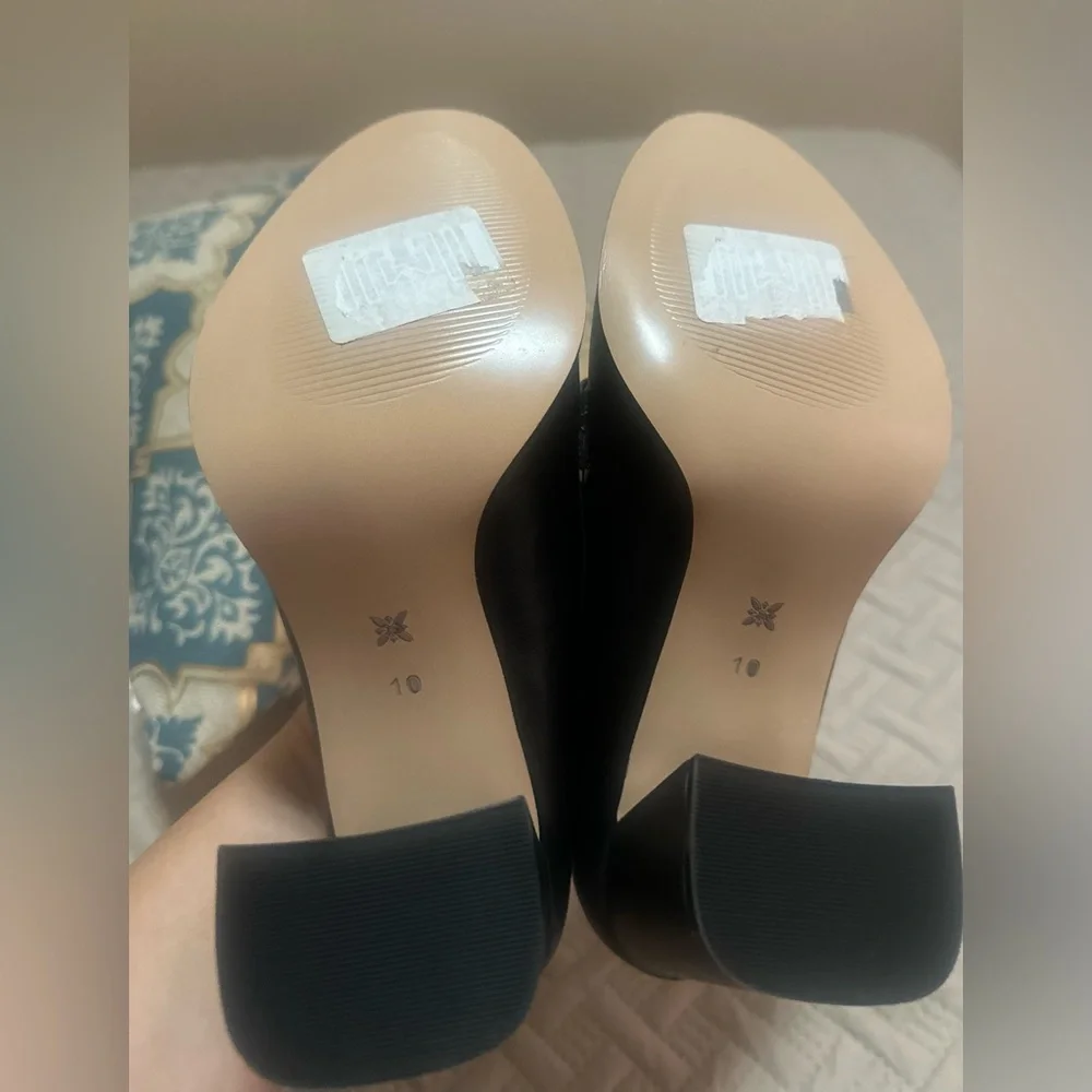 NWOB Women’s BCBGeneration Yasmin Loafer Block Heel‎ Pump Black. Size 10.